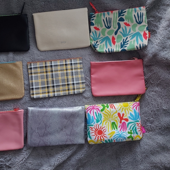 13 makeup bags - Picture 4 of 5